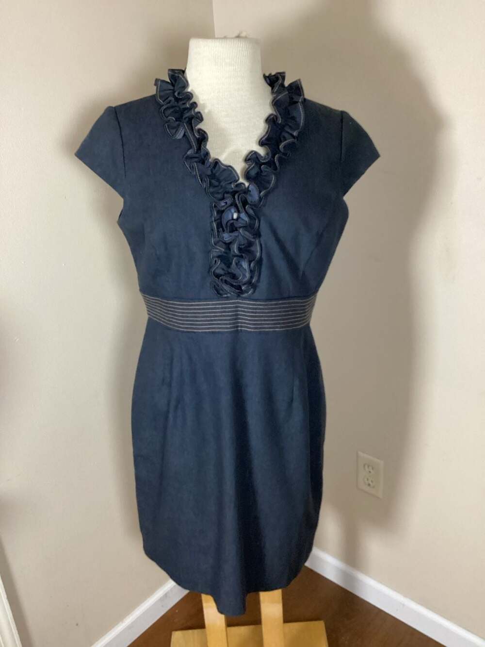 Sandra Darren Denim Sheath Dress with Ruffled V-Neck and Striped Waist - Thumbnail 4