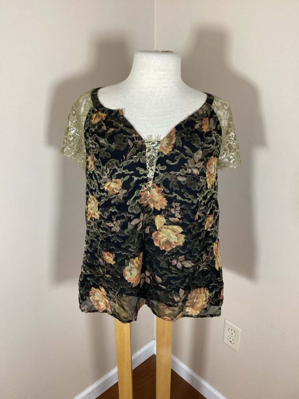 HD in Paris Anthropologie Floral Lace Sleeve Blouse Size 6 - Thumbnail 3