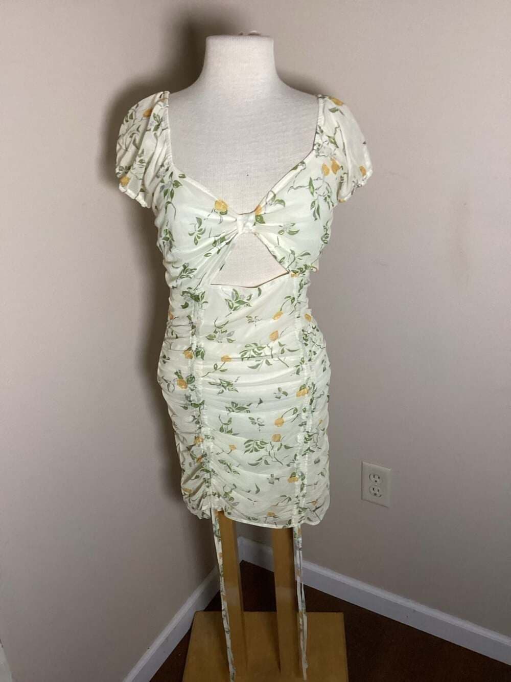 Zelda en;semble Lemon Print Ruched Cutout Mini Dress with Puff Sleeves, Size L - Thumbnail 4