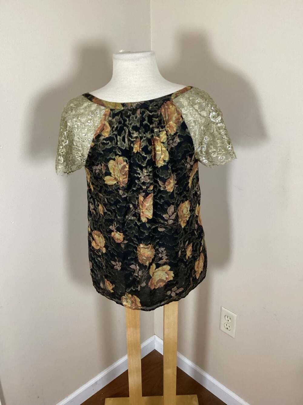 HD in Paris Anthropologie Floral Lace Sleeve Blouse Size 6 - Thumbnail 2