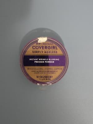 COVERGIRL Simply Ageless Instant Wrinkle Blurring Pressed Powder -Soft Sable 275