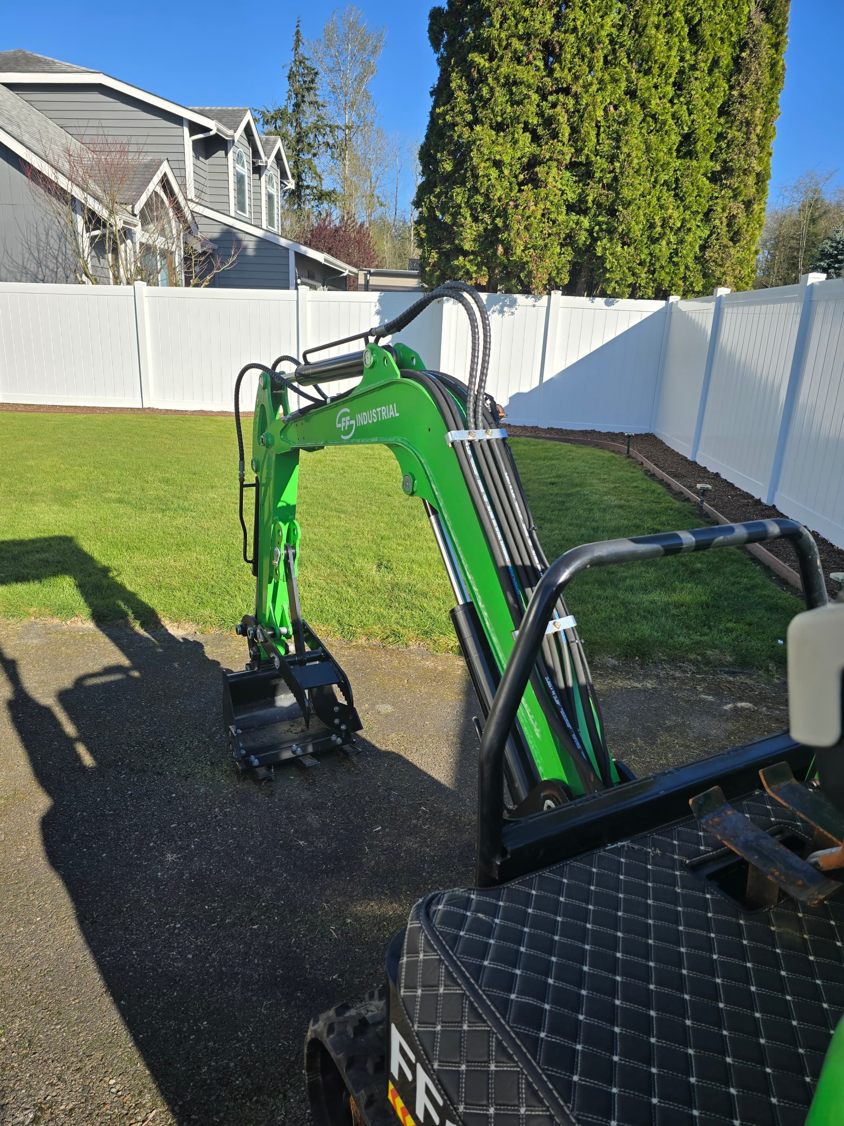 NEW CFI DUZGRIAL CF15 R.I I EX AVATOR!!!  EQUIPPED COR HYXRAULIC THUMB