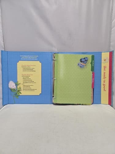 Daisy Girl Scouts Binder The Girl’s Guide to Girl Scouting Children’s Book - Thumbnail 4