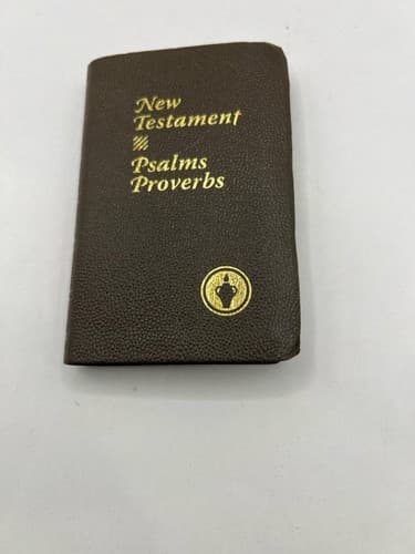 Lot of 3 Pocket Size Bibles New Testament Psalms Proverbs Leatherette #L43lA - Thumbnail 3