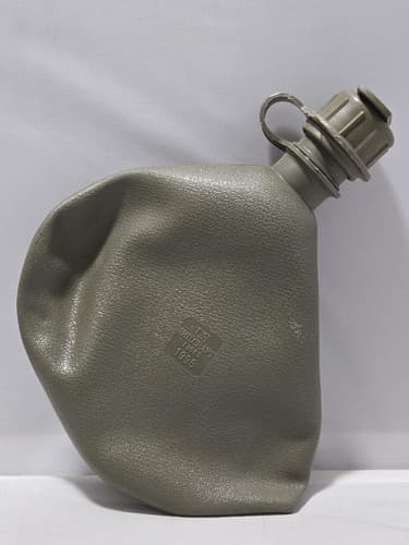 Genuine US Military 2 QT Canteen Bottle Olive Green Durable Hydration Water Bag - Thumbnail 2