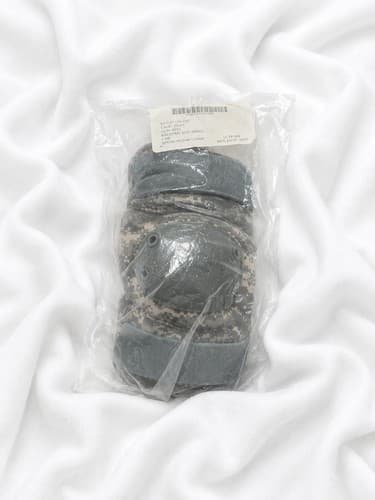 U.S. Army ACU Camo Elbow Pad Size Medium New #39u
