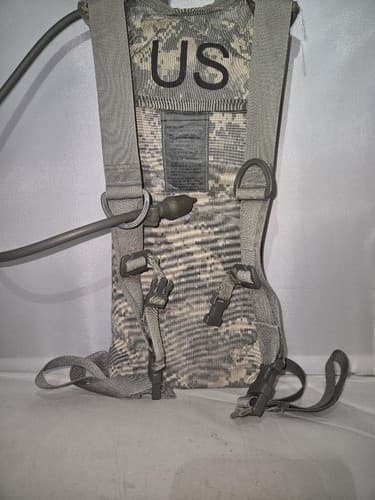 US Army UCP Digital Hydration Carrier Pack MOLLE 8465-01-524-8362 VGC Q97q - Thumbnail 4