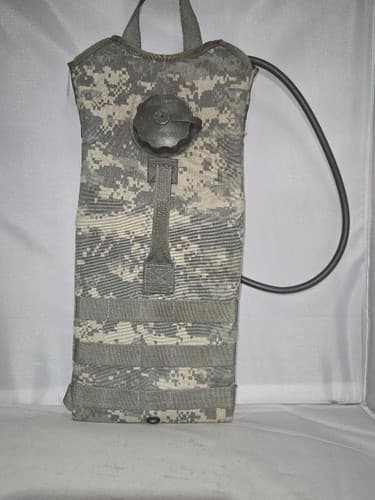 US Army UCP Digital Hydration Carrier Pack MOLLE 8465-01-524-8362 VGC Q97q