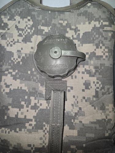 US Army UCP Digital Hydration Carrier Pack MOLLE 8465-01-524-8362 VGC Q97q - Thumbnail 3