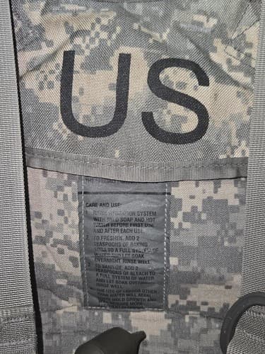 US Army UCP Digital Hydration Carrier Pack MOLLE 8465-01-524-8362 VGC Q97q - Thumbnail 5