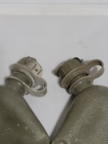 USGI 2QT Canteen Lot of 2 Olive Drab Green Standard Issue Military Surplus 30v - Thumbnail 2