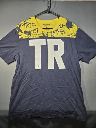 True Religion Men's Graphic T-Shirt Lot of 2 Navy & Pink Sizes XL & 3XL #R54r - Thumbnail 2