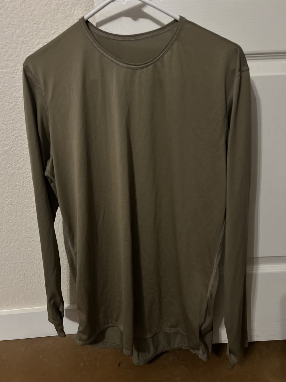Undershirt Light Weight Cold Weather Gen III SZ: Med Reg 8415-01-641-1728 Coyote
