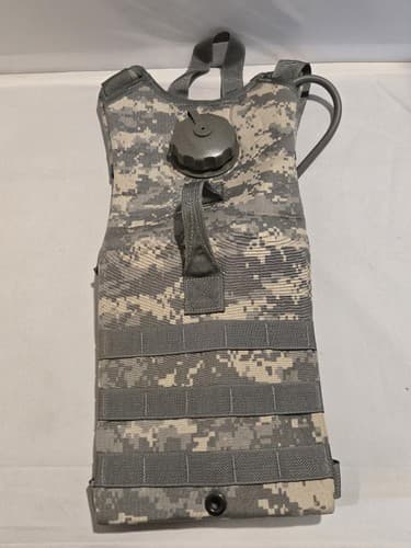 ACU Molle II Hydration System Carrier NSN:8465-01-524-8362 #L5l - Thumbnail 2