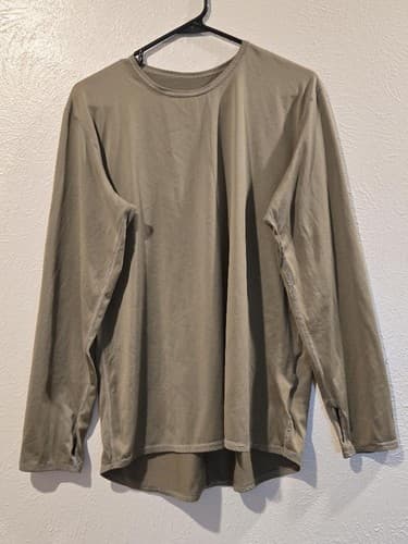 Medium/Regular - Undershirt Light Weight Cold Weather NSN:8415-01-641-1728 #K62k