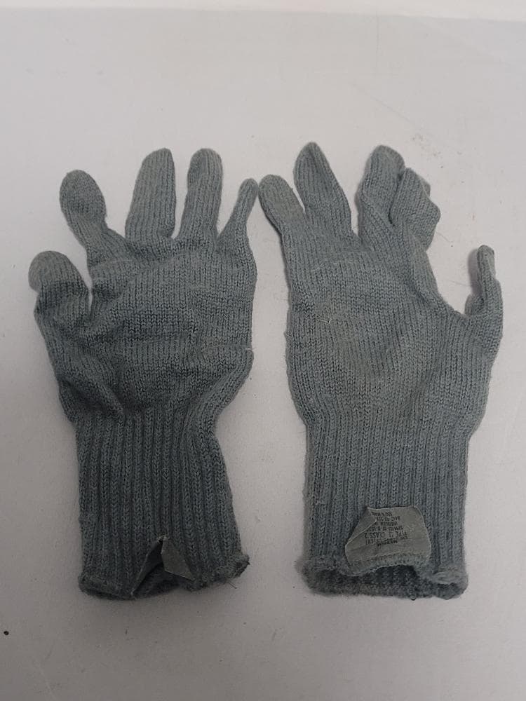 USGI Cold Weather Glove Inserts Medium OD Green Wool Liner NSN 8415-01-527-4664 - Thumbnail 2