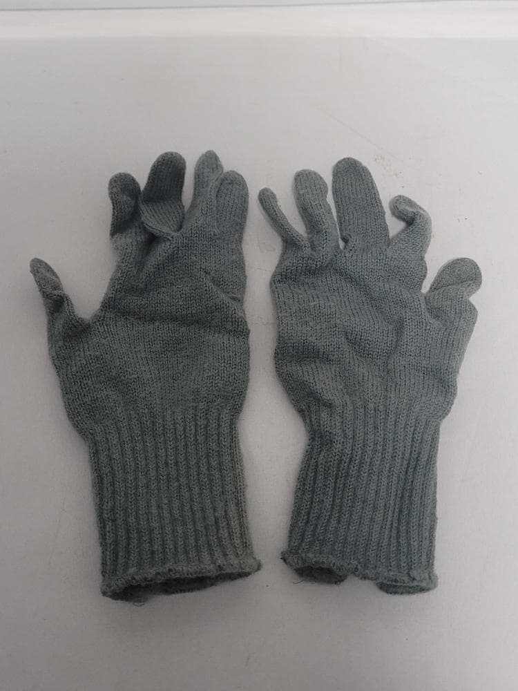 USGI Cold Weather Glove Inserts Medium OD Green Wool Liner NSN 8415-01-527-4664 - Thumbnail 3