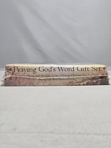 Beth Moore Praying God’s Word 3-Book Gift Set HCSB Bible & Devotional Journal - Thumbnail 3