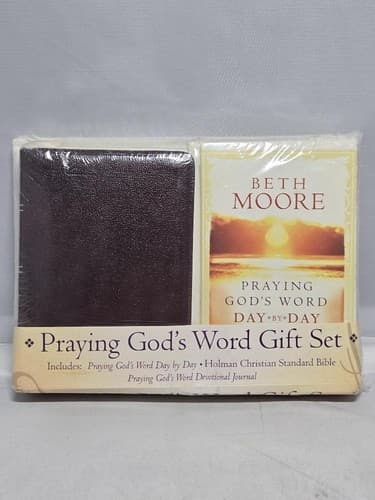 Beth Moore Praying God’s Word 3-Book Gift Set HCSB Bible & Devotional Journal