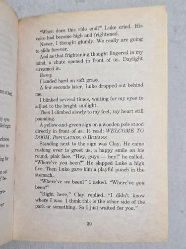 Goosebumps: One Day at HorrorLand by R. L. Stine Vintage 1994 Paperback #16 DC64 - Thumbnail 4
