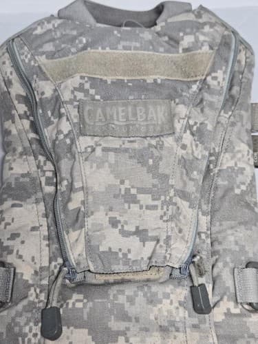 US Army MOLLE II Hydration System Carrier ACU Digital Hydromax Camelbak #T85t - Thumbnail 2