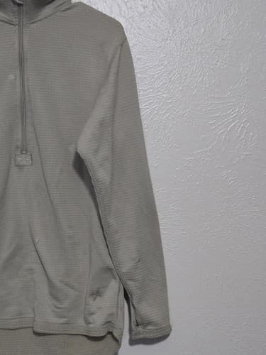 US Army Polartec Mid Weight Cold Weather Shirt Small Long NSN 8415-01-546-0166 - Thumbnail 3