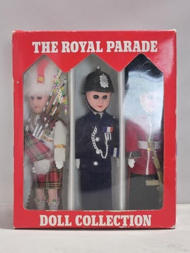 The Royal Parade Doll Collection – Set of 3 British Guard Dolls w/ Box #M39m