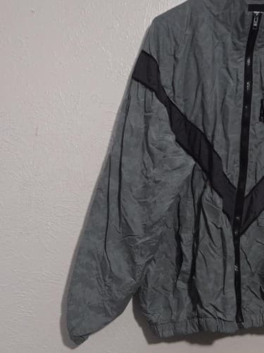 US Army IPFU Jacket Gray Windbreaker Medium Regular NSN 8415-01-575-4445 - Thumbnail 2