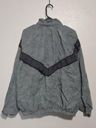 US Army IPFU Jacket Gray Windbreaker Medium Regular NSN 8415-01-575-4445 - Thumbnail 4