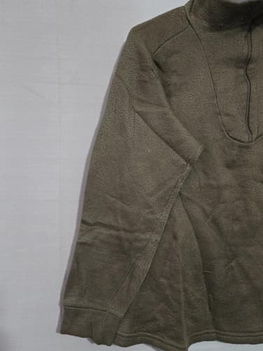 USGI Polypro Cold Weather Undershirt ¼-Zip MED Brown NSN 8415-01-227-9549 #P39p - Thumbnail 2