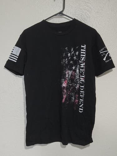 Grunt Style “THIS WE’LL DEFEND” Distressed Flag T-Shirt Black Men’s Large 100%