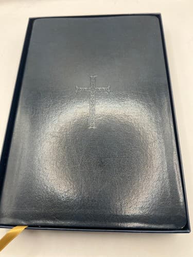 Catholic Bible - ESV Catholic Edition - Navy Leather - Thumbnail 4