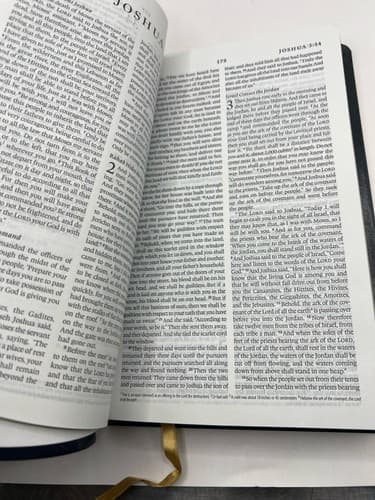 Catholic Bible - ESV Catholic Edition - Navy Leather - Thumbnail 7