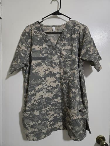 Small - ACU Digital Camo V neck 4 pocket Nurse Scrub Top #E35e