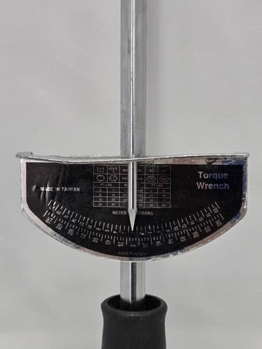 Pittsburgh 1/2 in. Drive Click Type Torque Wrench 10-150 ft. lb. Reversible S90s - Thumbnail 2