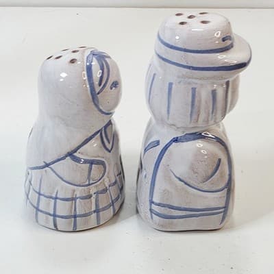 Vintage Redware Dutch Happy Man Woman Figurine Blue White Salt Pepper Shakers - Thumbnail 3
