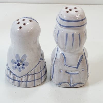 Vintage Redware Dutch Happy Man Woman Figurine Blue White Salt Pepper Shakers - Thumbnail 4