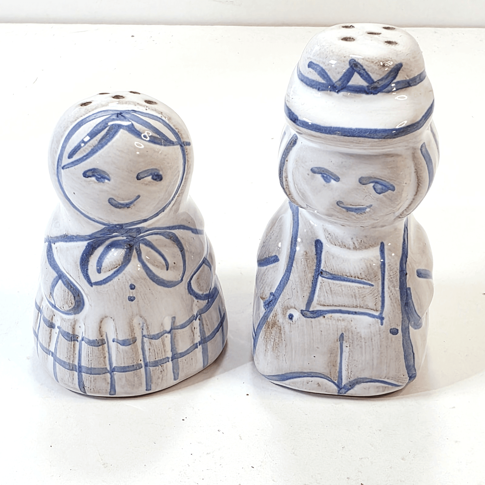 Vintage Redware Dutch Happy Man Woman Figurine Blue White Salt Pepper Shakers