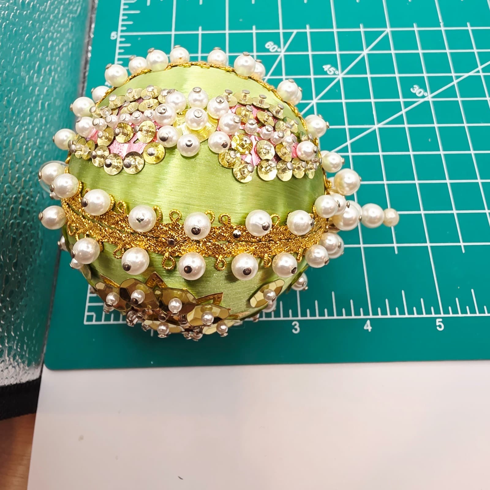 Vintage Sequin Beaded Push-Pin Christmas Ornament Round Green Gold Sparkle 3.5" - Thumbnail 6