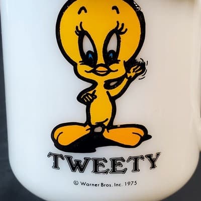 Vintage 1975 Tweety Bird Milk Glass Pedestal Footed Mug Marriots Great America - Thumbnail 7