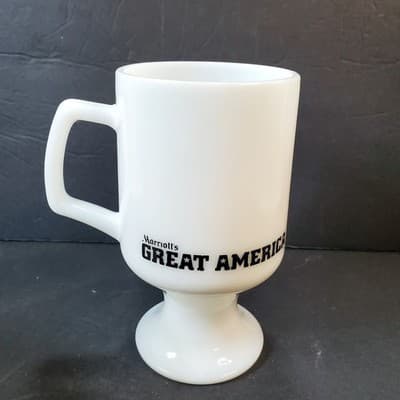 Vintage 1975 Tweety Bird Milk Glass Pedestal Footed Mug Marriots Great America - Thumbnail 3
