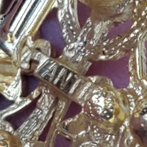 Vintage Avante Gold Tone Openwork Metal Multicolor Rhinestone Angel Brooch Pin - Thumbnail 3