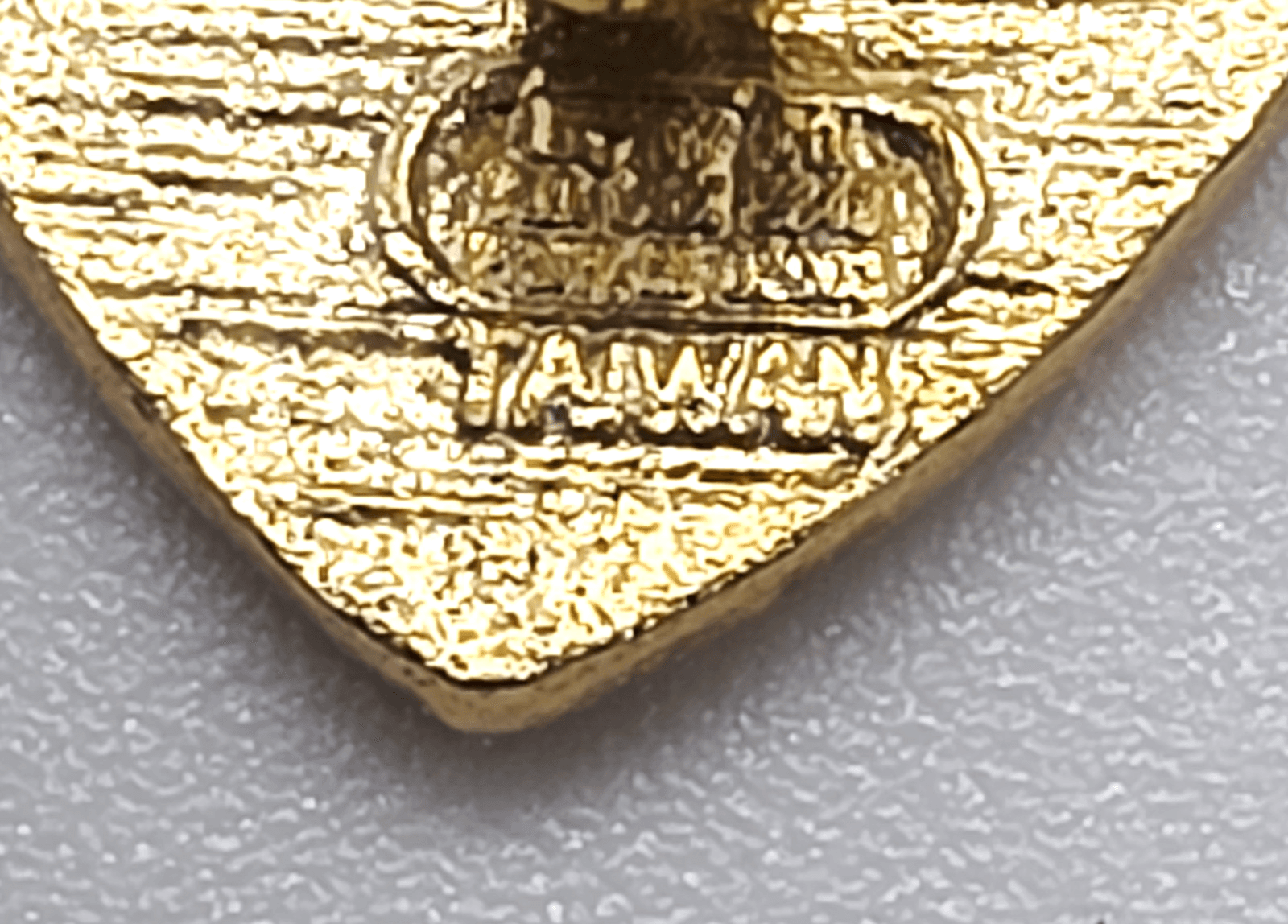 Vintage Vail Ski Resort Colorado Enamel Souvenir Cap Lapel Pin - Thumbnail 3