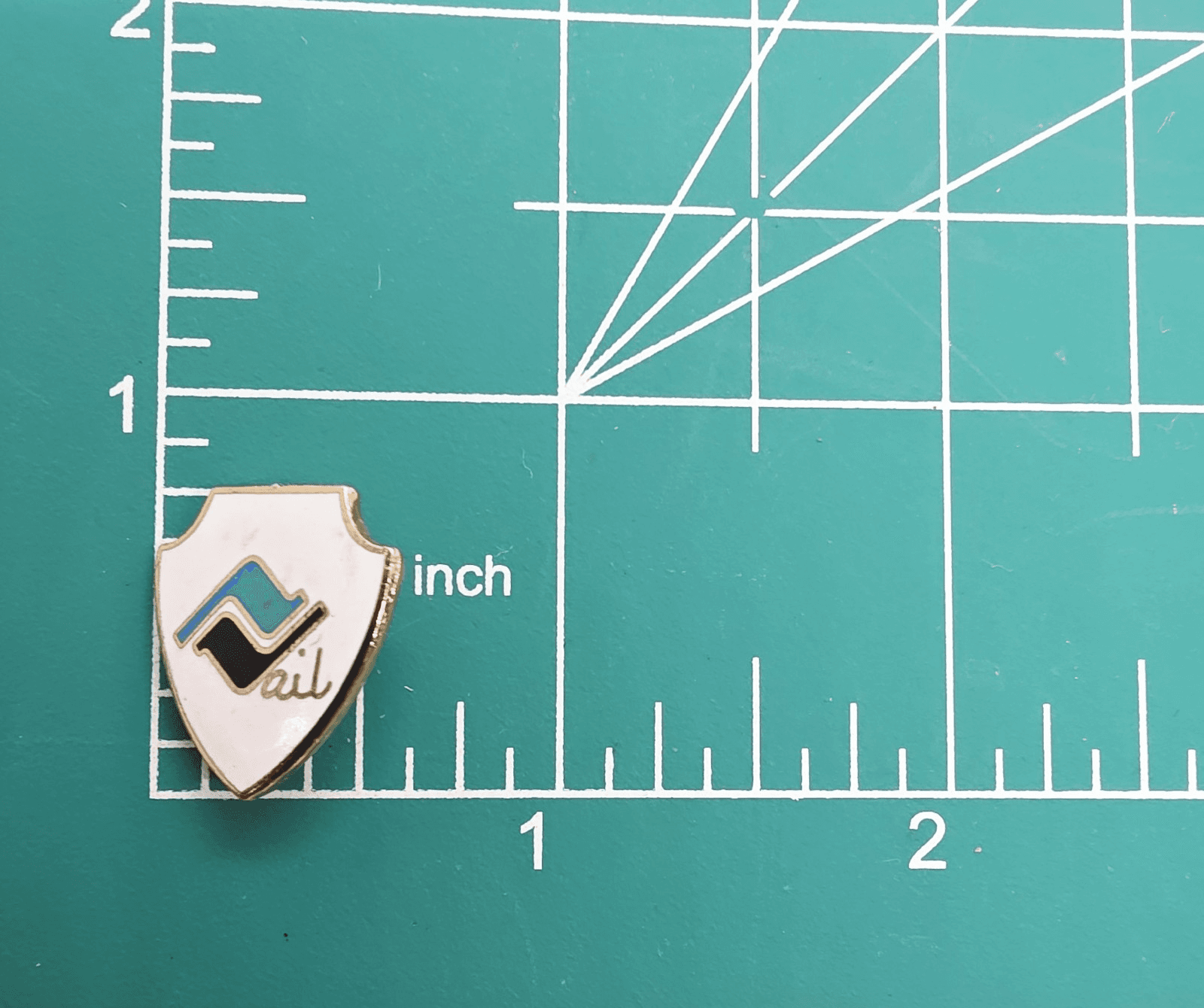 Vintage Vail Ski Resort Colorado Enamel Souvenir Cap Lapel Pin - Thumbnail 4
