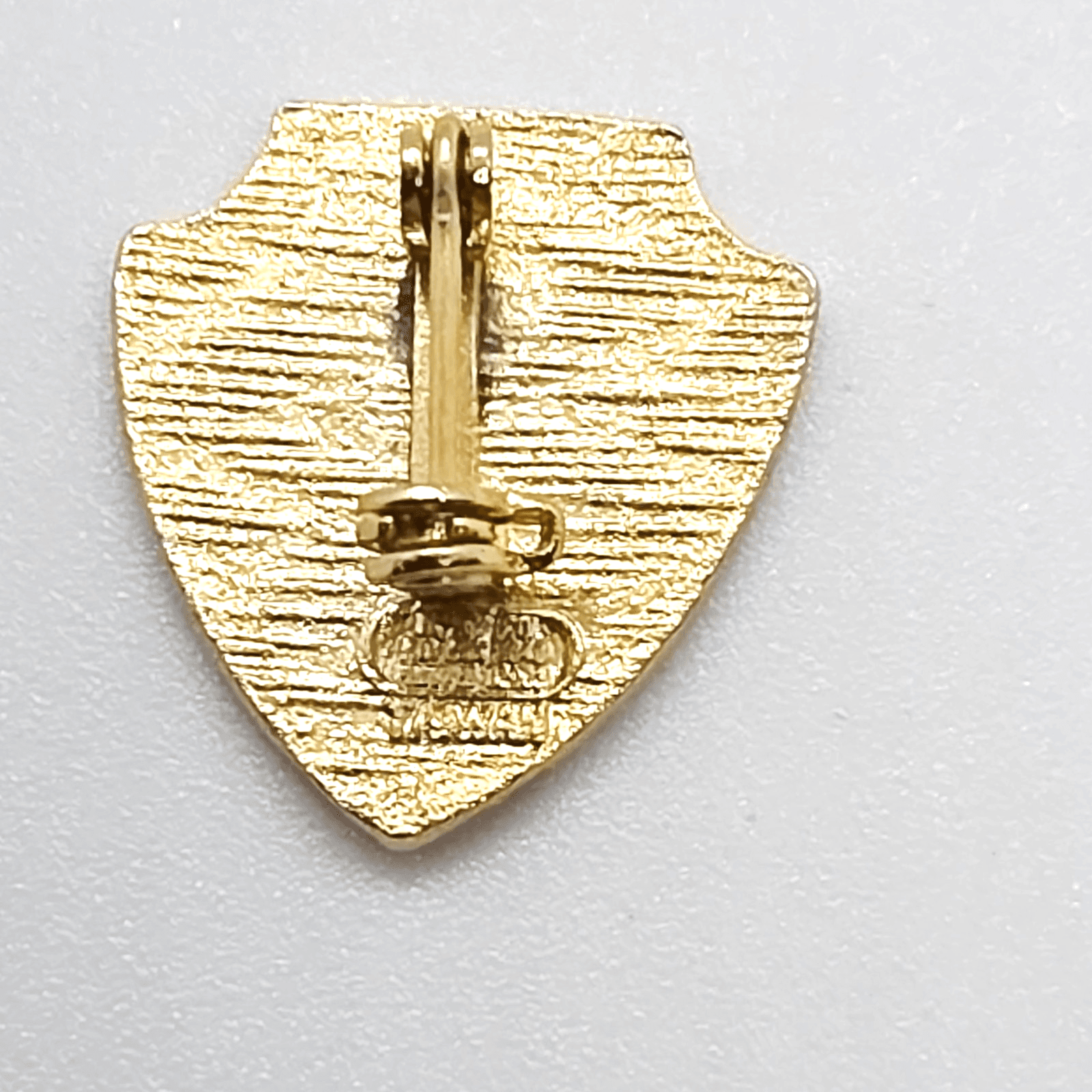 Vintage Vail Ski Resort Colorado Enamel Souvenir Cap Lapel Pin - Thumbnail 2