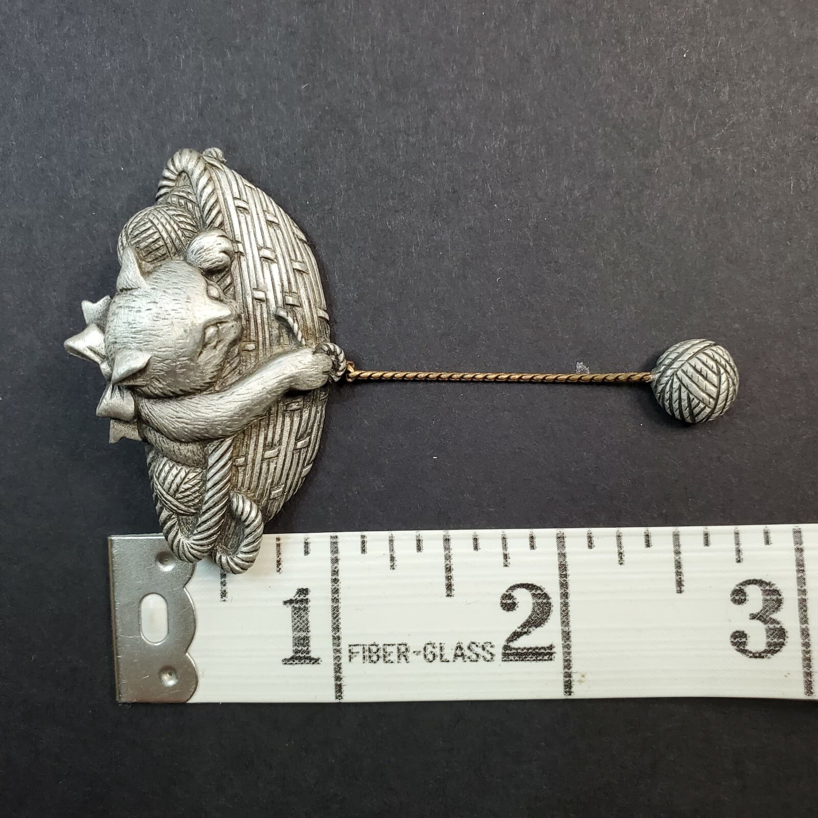 Vintage Signed JJ Pewter Tone Cat playing with Ball of Yarn Pin Brooch - Thumbnail 4