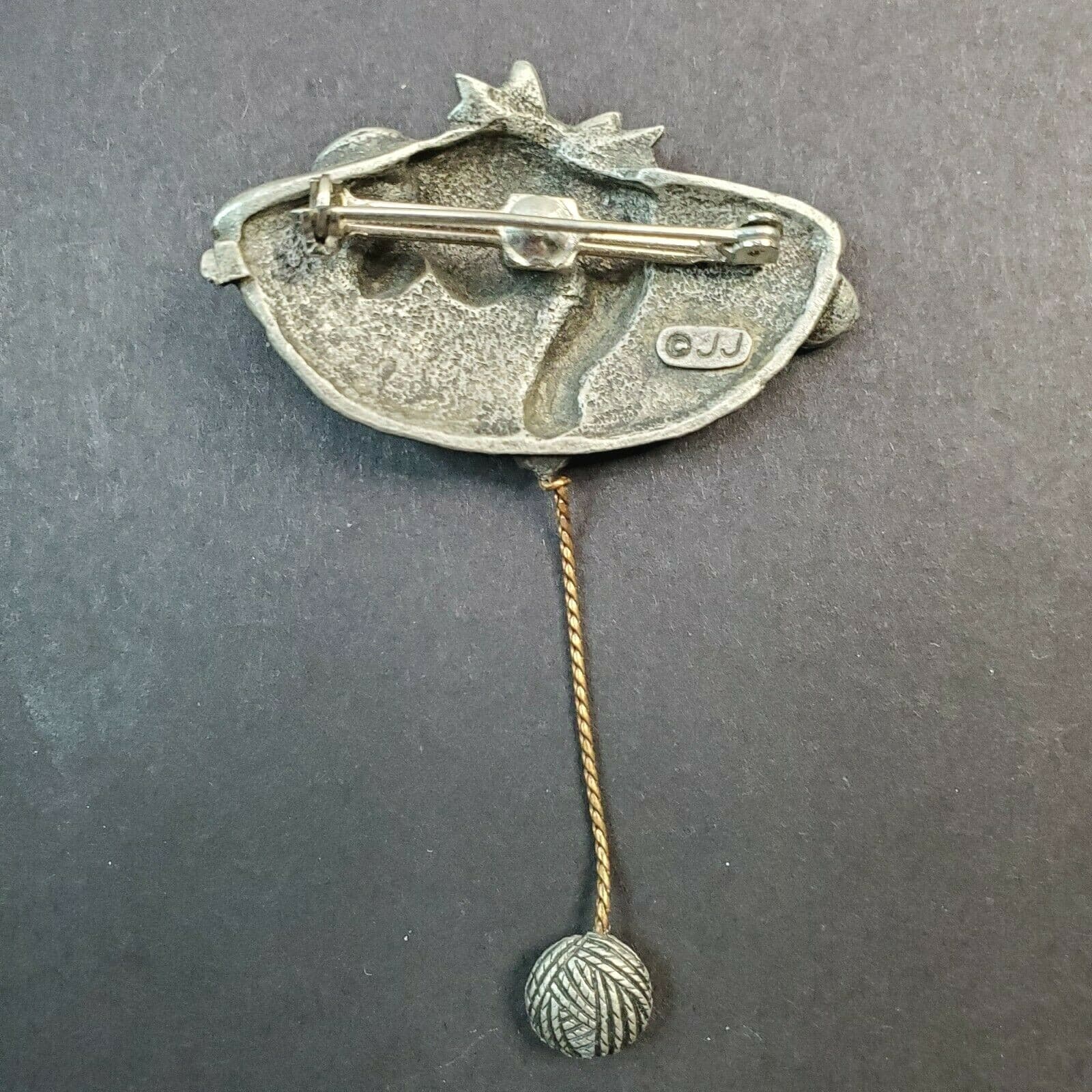 Vintage Signed JJ Pewter Tone Cat playing with Ball of Yarn Pin Brooch - Thumbnail 2