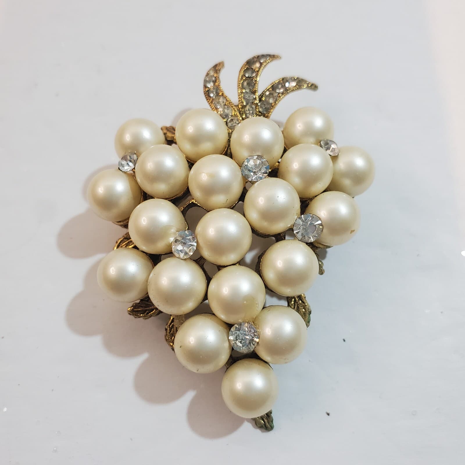 Vtg Gold Tone Metal & Faux Pearls Clear Rhinestones Spray Cluster Brooch Pin