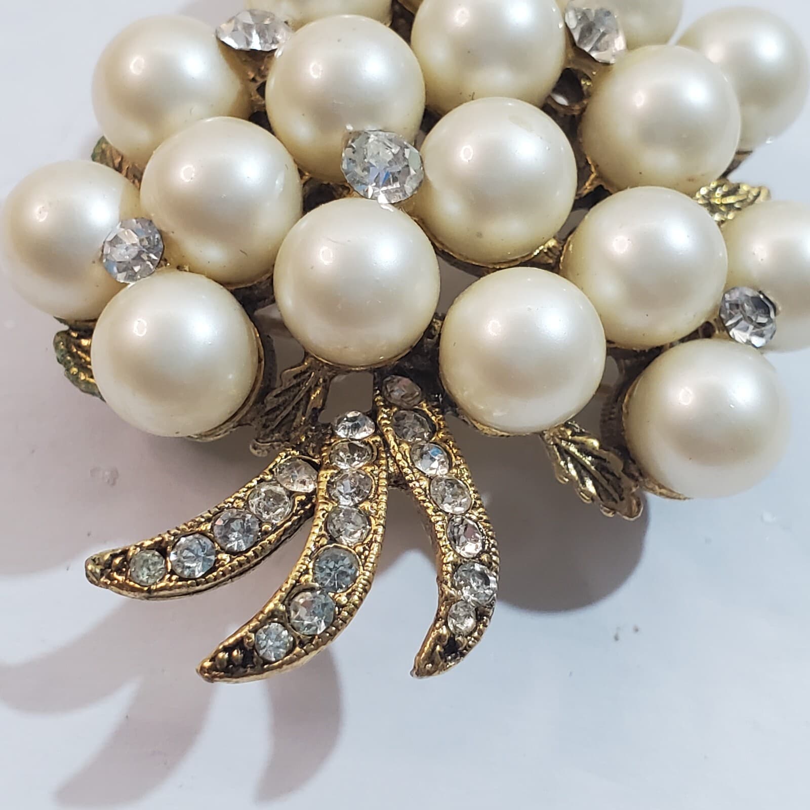 Vtg Gold Tone Metal & Faux Pearls Clear Rhinestones Spray Cluster Brooch Pin - Thumbnail 3