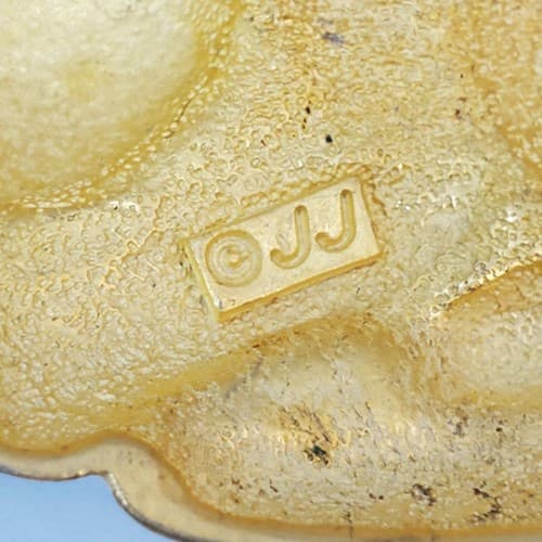 Vintage Signed JJ Gold Tone Metal Sleeping Laying Large Cat Brooch Pin Whiskers - Thumbnail 3